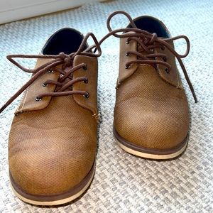 Harper Canyon boys shoes. Almost like new. A little creasing on toe.